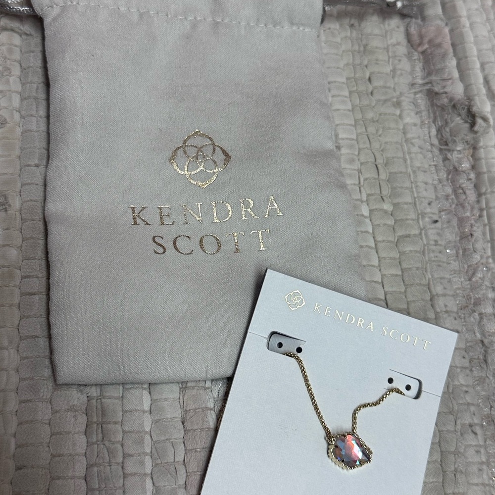 NWT Kendra Scott Tess Dichroic Glass necklace